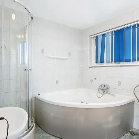 Apartment With Parking Space - 22909