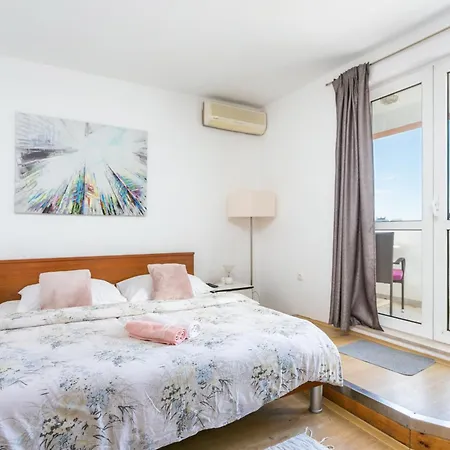 Apartment With Parking Space - 22909 *