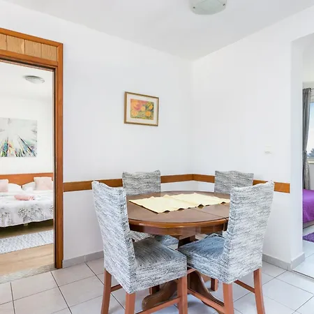 Apartment With Parking Space - 22909