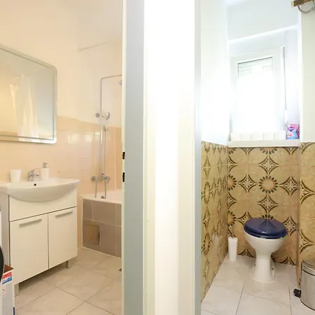 With Parking Space - 22909 Apartment *